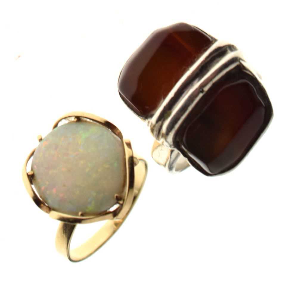Lot 17 - '9ct' ring set large oval opal
