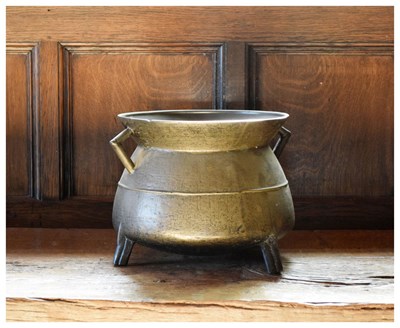 Lot 6 - 17th Century alloy cauldron