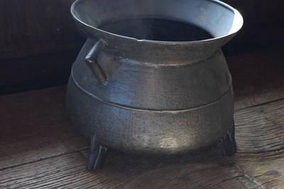 Lot 6 - 17th Century alloy cauldron