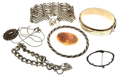 Lot 105 - Assorted silver and white metal jewellery