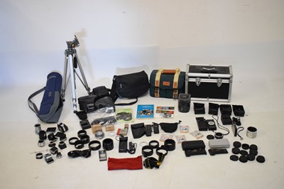 Lot 252 - Mixed quantity of camera accessories