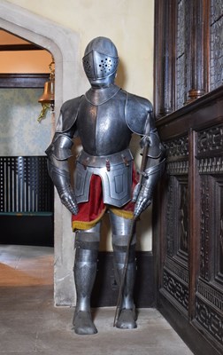Lot 35 - Replica Spanish suit of armour