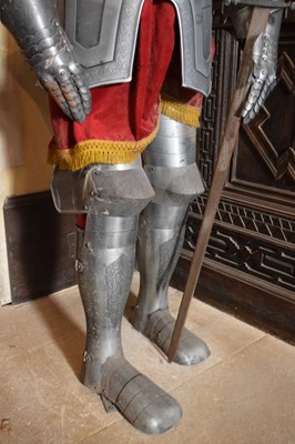 Lot 35 - Replica Spanish suit of armour