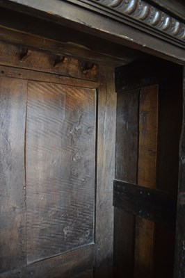 Lot 65 - Impressive early 17th Century oak press cupboard