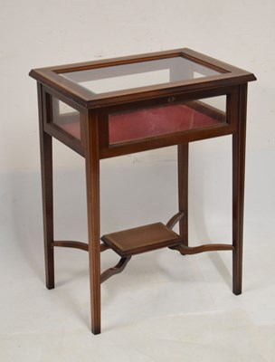 Lot 430 - Inlaid mahogany bijouterie or vitrine table