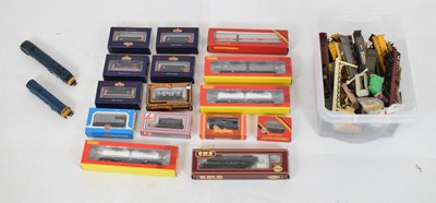 Lot 295 - Mixed quantity of boxed 00 gauge rolling stock/ wagons