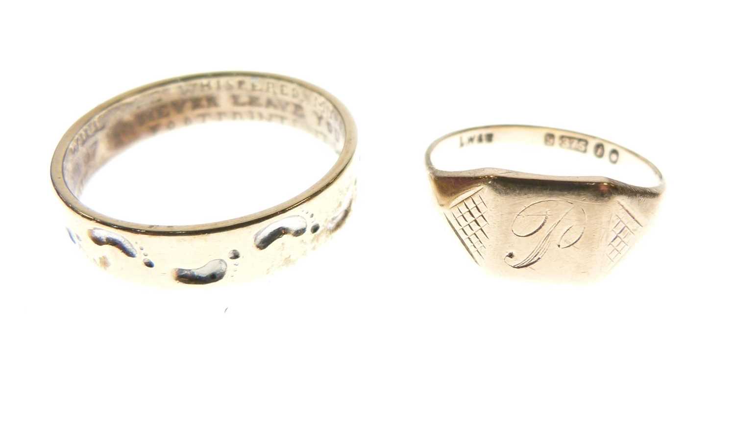 Lot 27 - 9ct gold signet ring