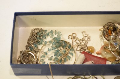Lot 92 - Quantity of assorted costume and dress jewellery