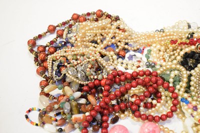 Lot 94 - Quantity of beads and fashion jewellery