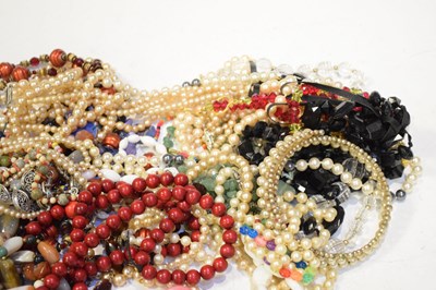 Lot 94 - Quantity of beads and fashion jewellery