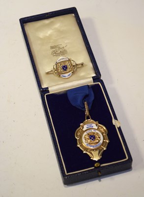 Lot 145 - City of Peterborough Mayor and Mayoress silver medal and badge