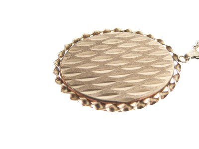Lot 47 - 9ct gold oval locket