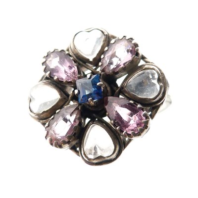 Lot 285 - Arts & Crafts ring set with heart-shaped moonstones