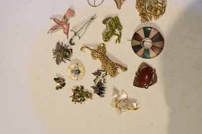 Lot 98 - Extensive collection of costume jewellery