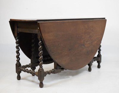 Lot 493 - Oak gateleg table