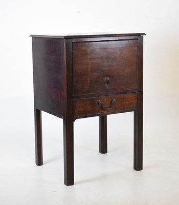 Lot 494 - Mahogany night stand