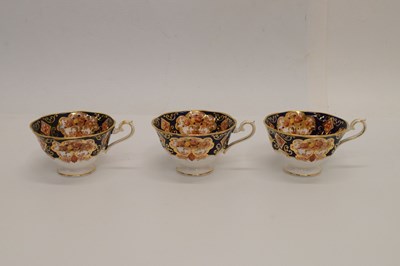 Lot 421 - Royal Albert 'Heirloom' pattern tablewares