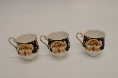 Lot 421 - Royal Albert 'Heirloom' pattern tablewares