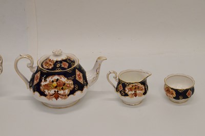 Lot 421 - Royal Albert 'Heirloom' pattern tablewares