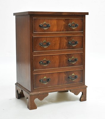 Lot 557 - Reproduction walnut four-drawer chest