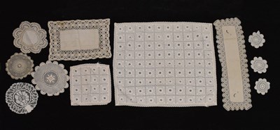 Lot 193 - Lace edged linen