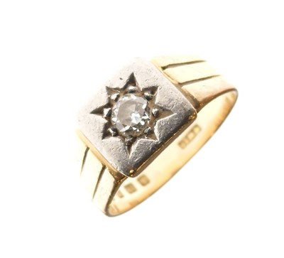 Lot 274 - Gentleman's 18ct two-colour gold single-stone diamond ring