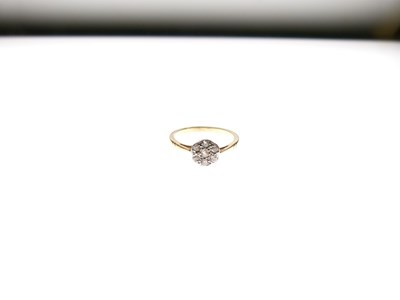Lot 4 - Seven-stone diamond cluster ring