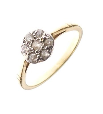 Lot 4 - Seven-stone diamond cluster ring