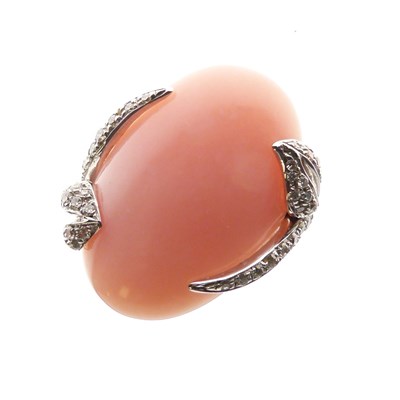 Lot 289 - Diamond and pink hardstone ring