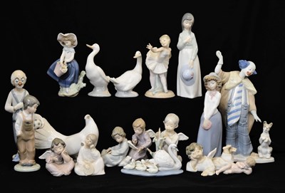 Lot 284 - Collection of Lladro and Nao porcelain figures