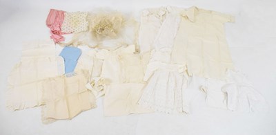 Lot 233 - Box of vintage table linen, lace, etc