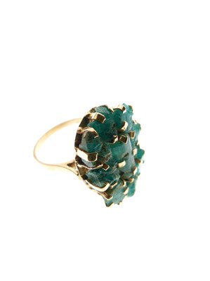 Lot 13 - Yellow metal and raw emerald cluster ring