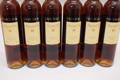 Lot 752 - Torres Moscatel Oro, Vino de Licor, Catalonia