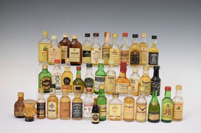 Lot 301 - Quantity of miniatures