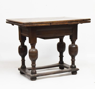 Lot 177 - Small 17th Century Continental oak draw-leaf table
