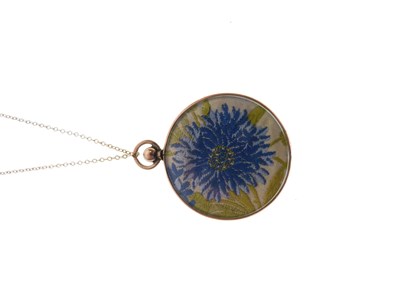 Lot 35 - 9ct gold double-sided pendant
