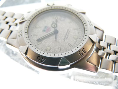 Lot 58 - Tag Heuer - Gentleman's Professional 200 metres quartz wristwatch