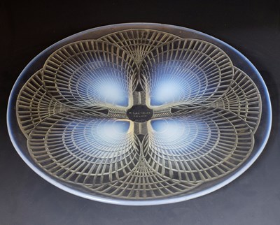 Lot 408 - René Lalique (1860-1945) - 'Coquilles' clear and opalescent glass plate