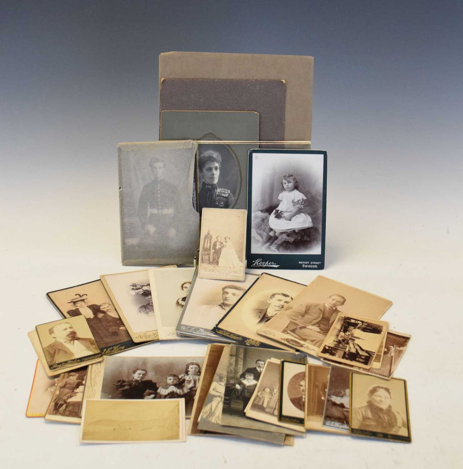 Lot 174 - Small quantity of vintage postcards and
