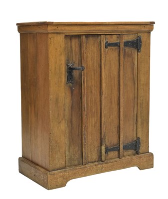 Lot 747 - Oak side cabinet