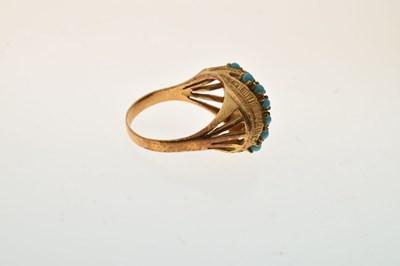 Lot 20 - Turquoise set yellow gold ring