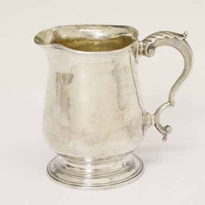 Lot 204 - George III silver mug with scroll handle