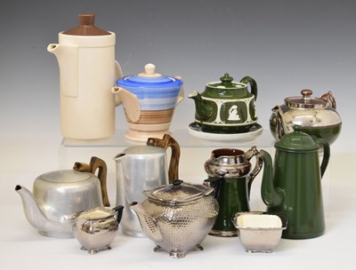 Lot 607 - Quantity of assorted tea wares