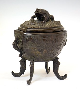 Lot 473 - Japanese Meiji period bronze incense burner or koro with toad finial