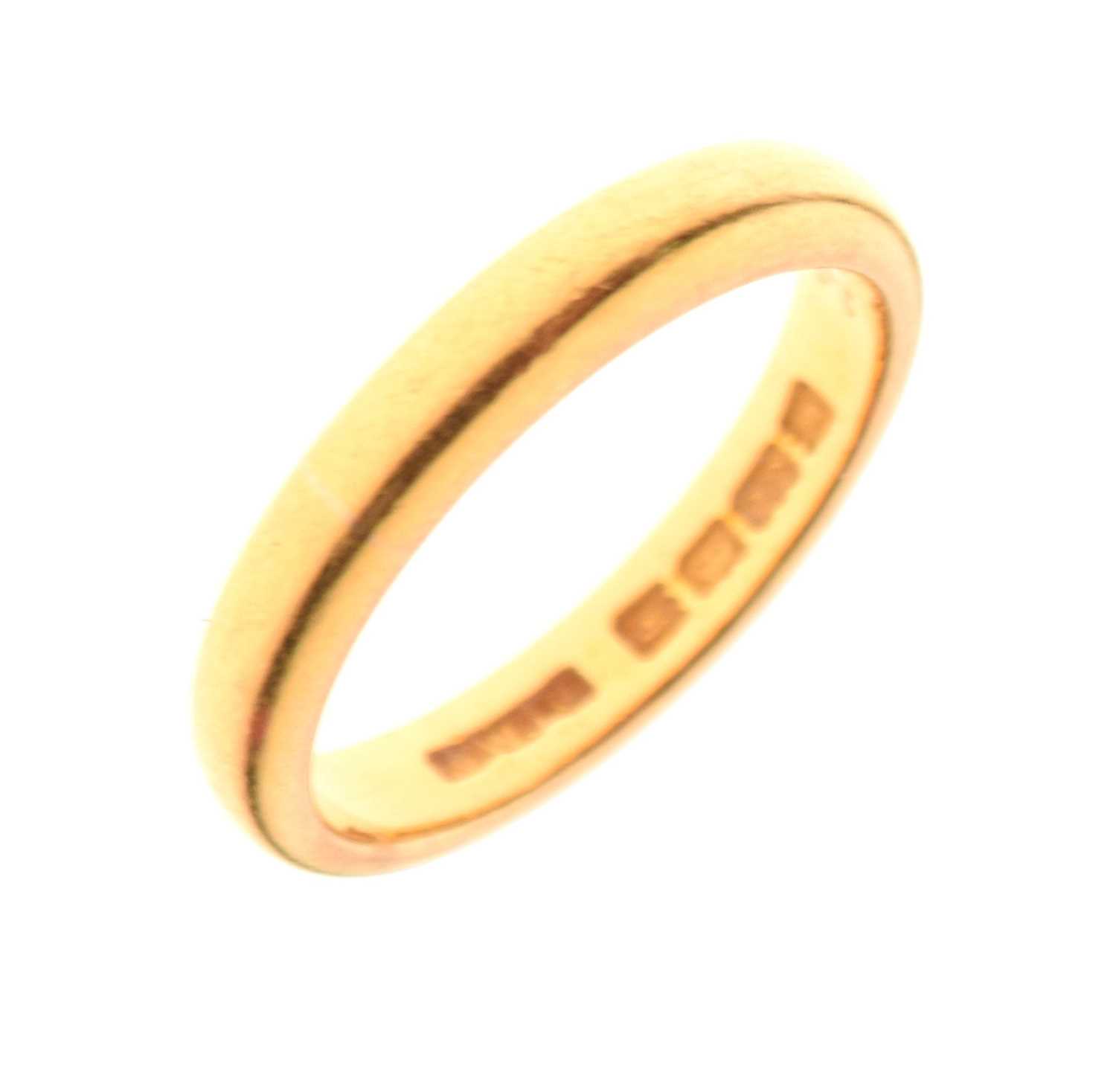 Lot 54 - 22ct gold wedding band