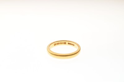 Lot 54 - 22ct gold wedding band