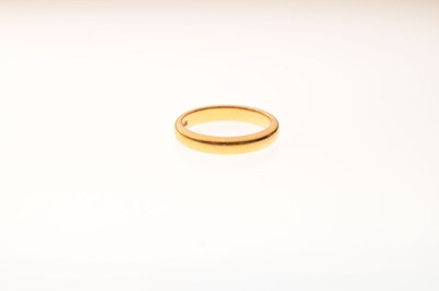 Lot 54 - 22ct gold wedding band