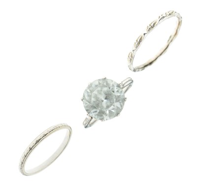 Lot 34 - Single stone ring set large white faceted stone, the white metal shank stamped '18ct'