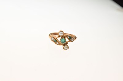 Lot 22 - Yellow metal, emerald, and pearl dress ring