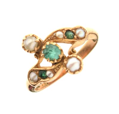Lot 22 - Yellow metal, emerald, and pearl dress ring